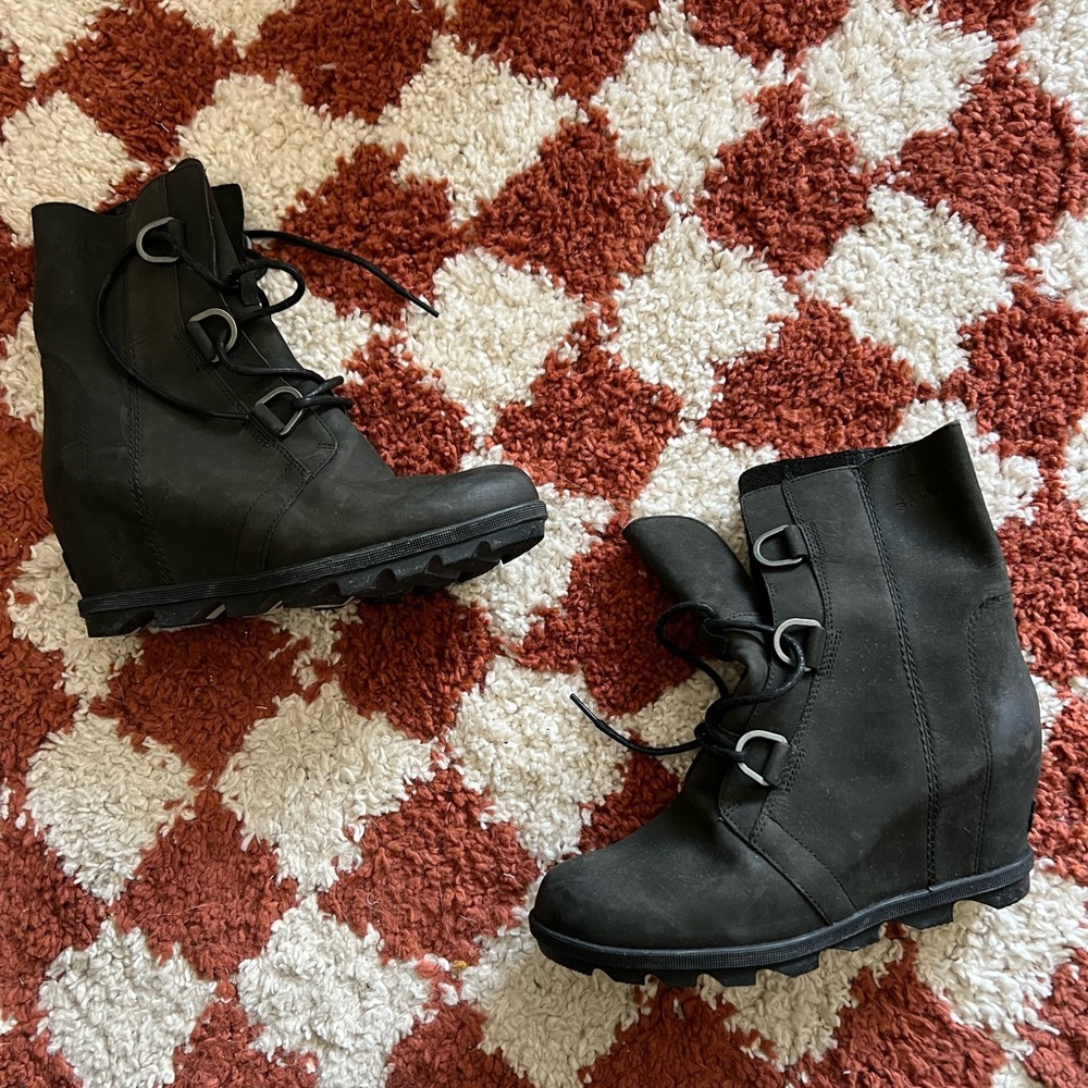 Sorel Joan of Arctic Black Wedged Lace Up Boot